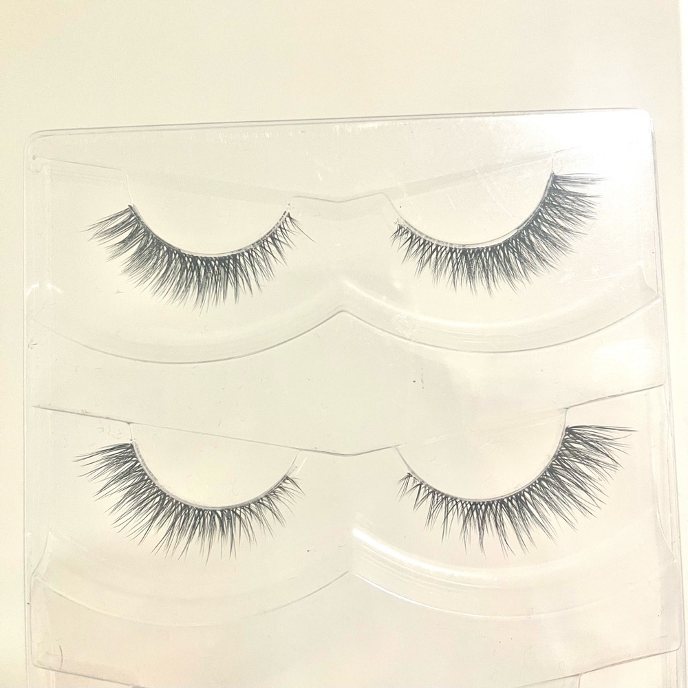 Lot of Assorted False Eyelashes Sets - Picture 4 of 8
